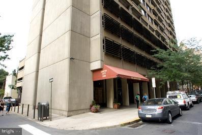 Building Photo - 1326 Spruce St