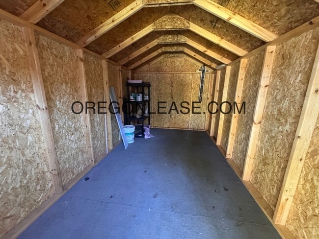 Building Photo - 3 bedroom 2 bath Veneta Home