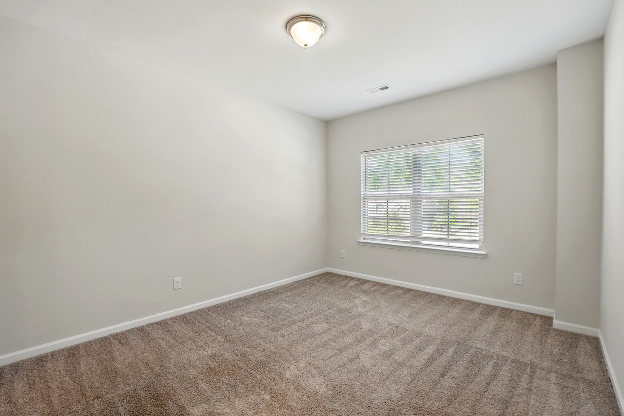 Building Photo - Room in House on Creek Bend Edge Ct