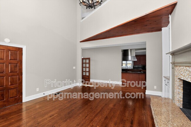 Building Photo - 16205 Riverpointe Dr