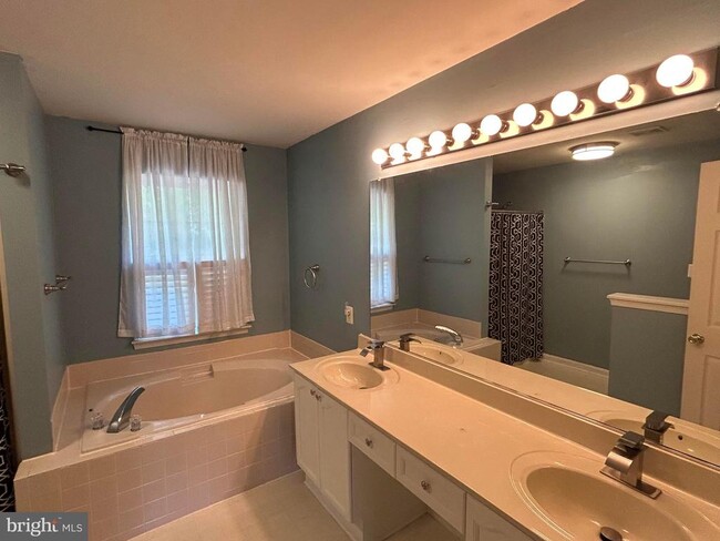 Building Photo - 13220 Willow Point Dr