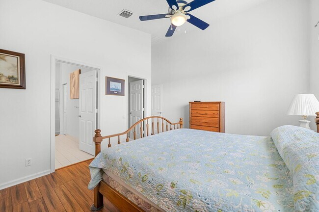 Building Photo - 364 Sunview Way