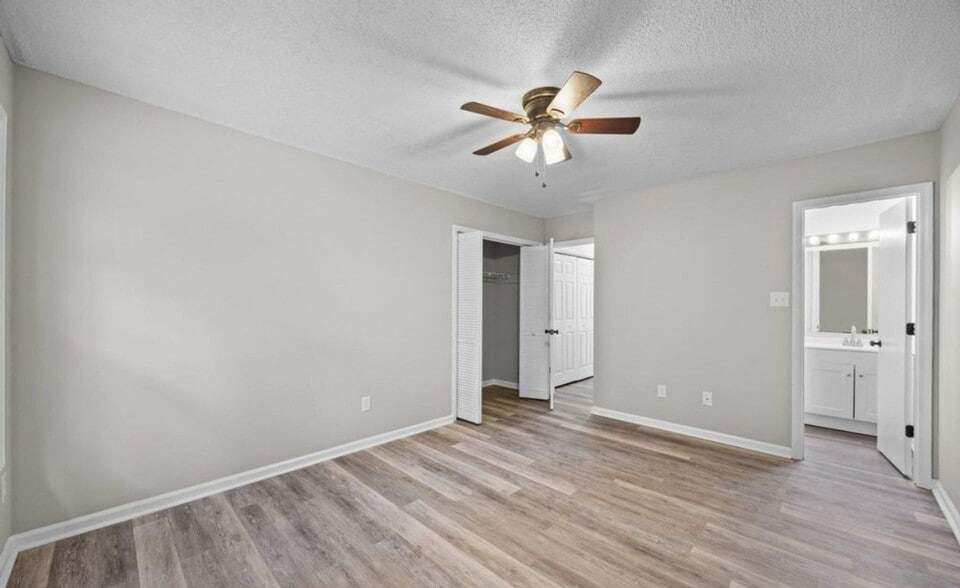 Building Photo - 109 Village Ct