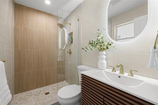 Building Photo - 2066 62nd Pl S