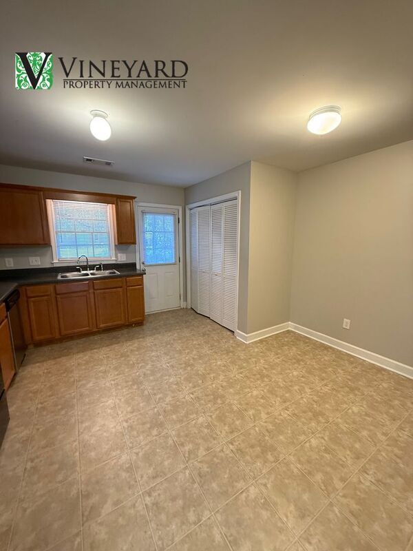 Building Photo - 17 Paige St