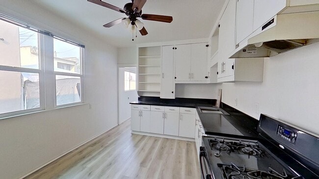 Building Photo - 709 W Micheltorena St