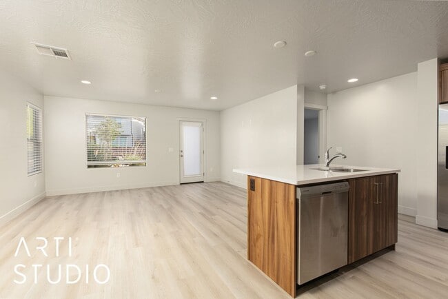 Building Photo - 3156 E Sky Rim Wy