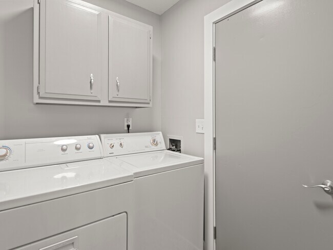 Building Photo - 28 Turnberry Dr