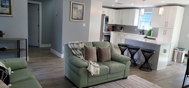 Building Photo - 106 E Chandler Rd