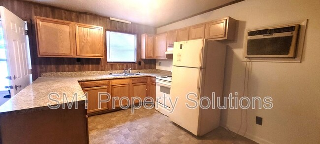 Primary Photo - 1716 Green Oaks Dr SE