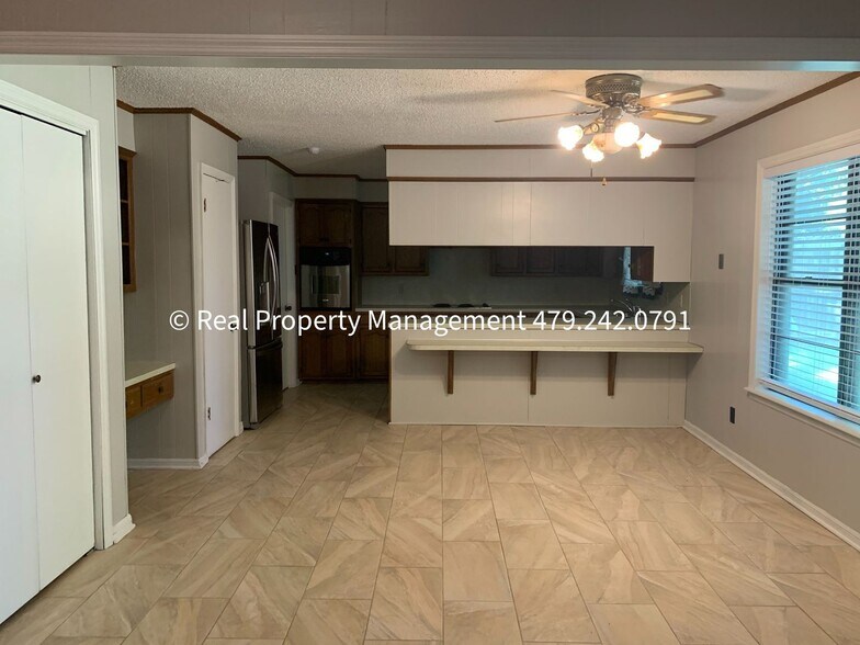 Building Photo - 9812 Meandering Way