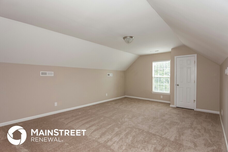 Building Photo - 400 Amersham Ln