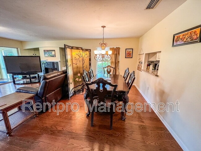 Building Photo - 5574 Chanteclaire