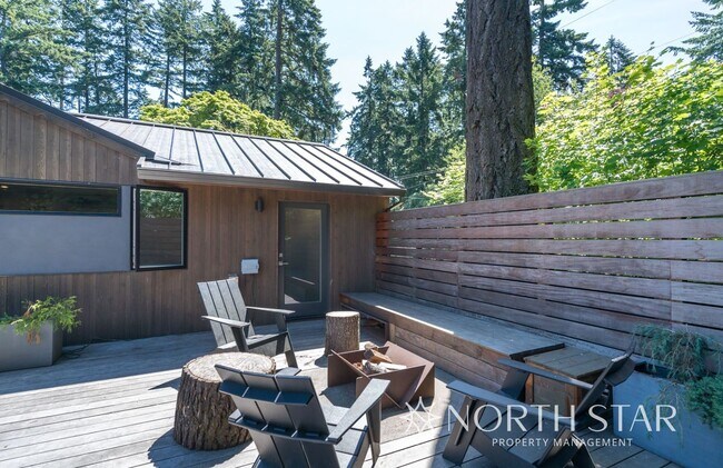 Building Photo - Perfectly located Lake Oswego Mid-century Modern Home with Lake Rights
