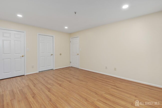 Building Photo - 828 Waterford Dr