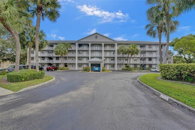Building Photo - 1502 Whitehall Dr