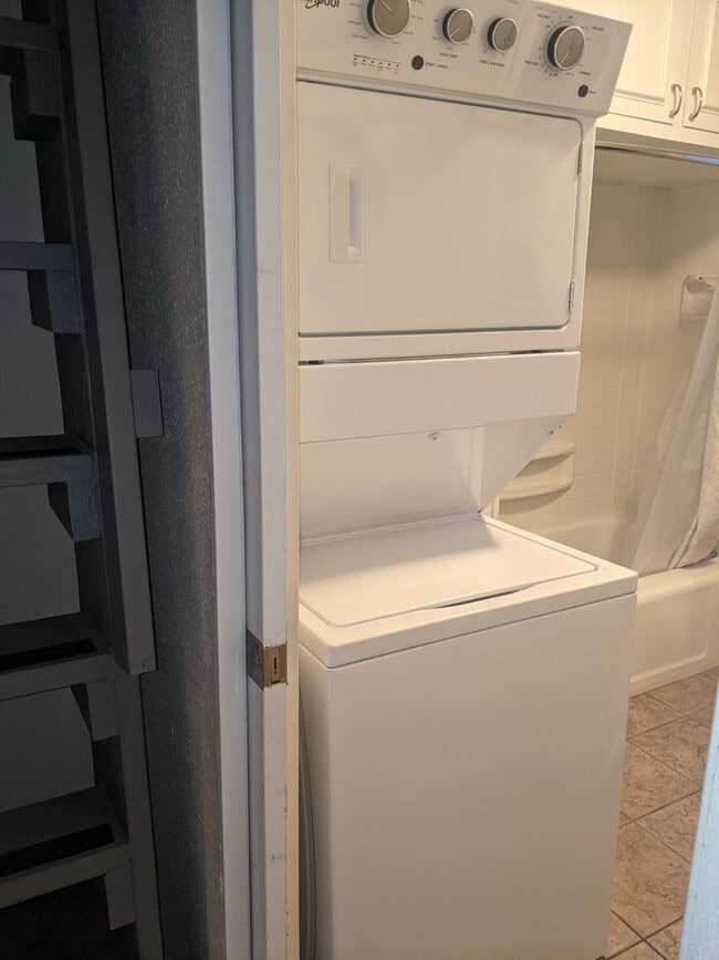 Building Photo - Kellogg Mid-Term Rental: Charming 3 Bed 1 Bath Home with Fenced Yard – Ends June 30!