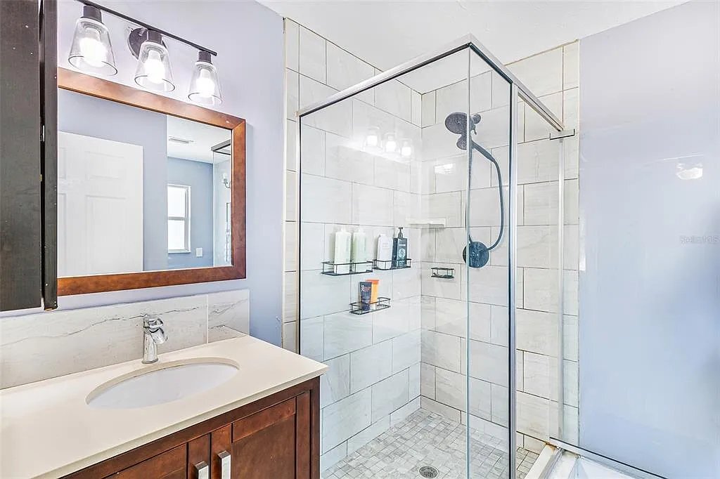 Building Photo - 323 Greenwood Ave