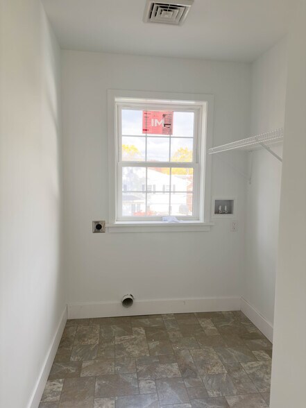 Building Photo - 108 Meadows Bnd