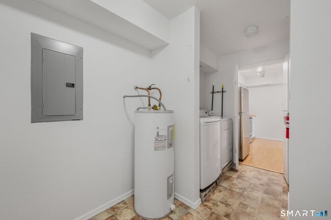 Building Photo - 55 Leafwood Ln