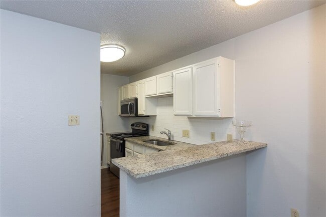 Building Photo - 3115 Helms St