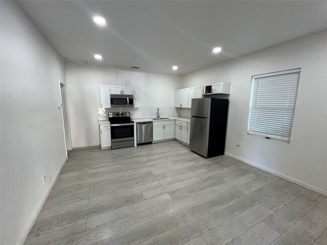 Building Photo - 410 S Vaden St