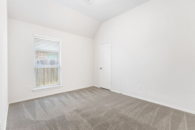 Building Photo - 4 Bedroom/3 Bath Kallinson Ranch Subdivision