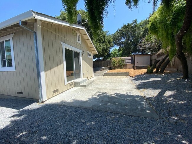 Building Photo - Charming 2 Bedroom Westside Petaluma Bungalow