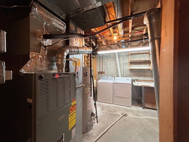 Building Photo - $0 DEPOSIT OPTION. 4 BED 3 BATH IN HAMPDEN HEIGHTS!