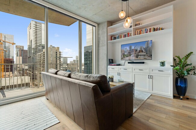 Building Photo - 360 Nueces St