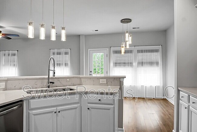 Building Photo - 210 Daniels Creek Cir