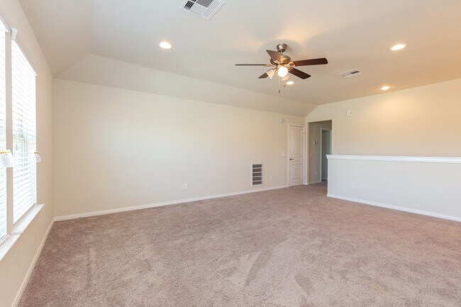 Building Photo - 10 Log House Ct