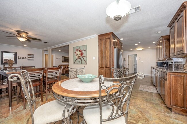 Building Photo - 3 Bedroom 2 Bath Back Bay Luxury Rental Home