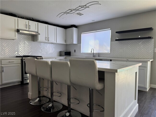 Building Photo - 2425 Island Paradise Ave