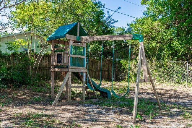 Building Photo - 5508 Meridian Way