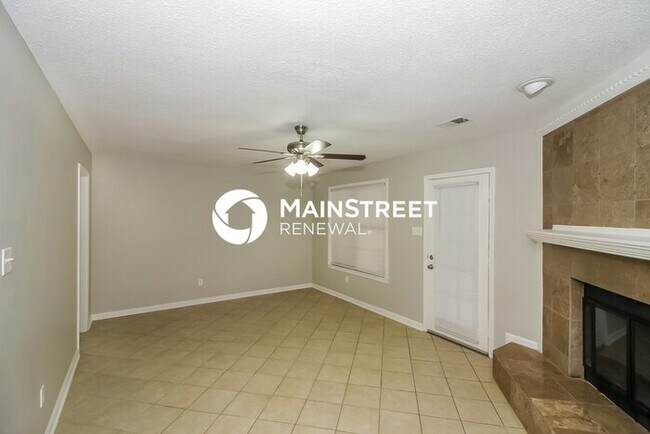 Building Photo - 3 Bedroom Pet-Friendly Home in Memphis, TN with Main Street Renewal