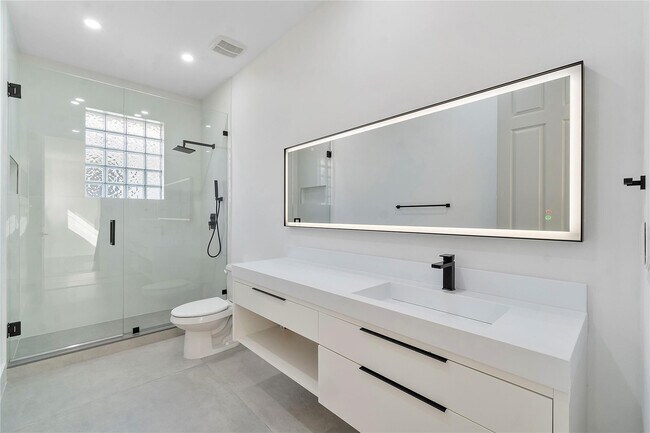 Building Photo - 12015 NW 83rd Pl