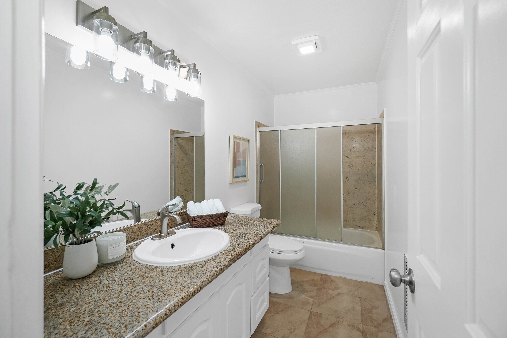 Building Photo - 584 Hillside Blvd