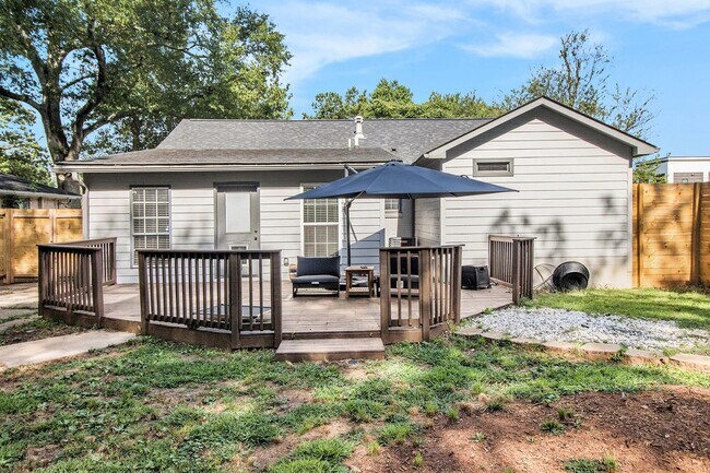 Building Photo - Fully Renovated Smart Home | EV Ready | Au...