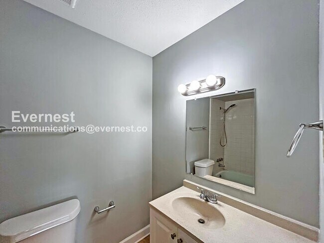 Building Photo - 848 Rasco Rd W