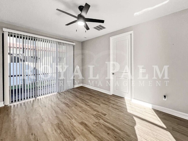 Building Photo - Big on Space, Smart on Layout — 3 bedroom 2.5 bath corner END UNIT pet-friendly townhouse!