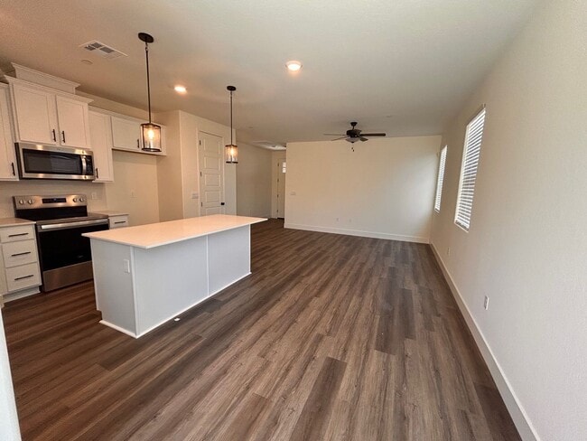 Building Photo - Beautiful Brand New home for rent in Visalia!
