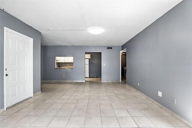 Building Photo - 8201 Sun Spring Cir