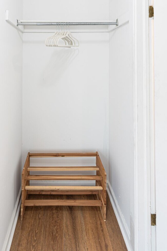 Building Photo - 1515 1/2 S Carson Ave