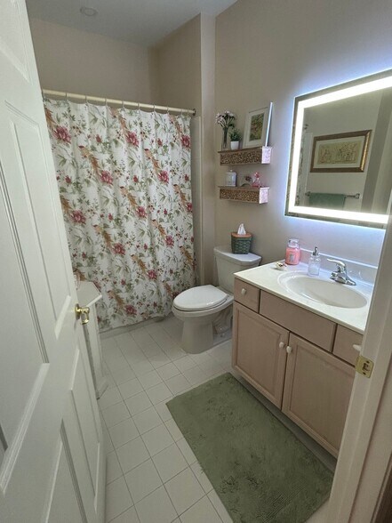 Building Photo - 1595 Homeland Dr