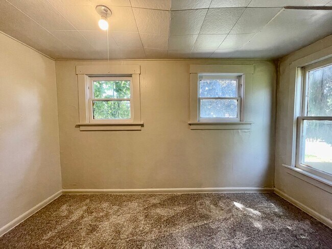 Building Photo - 523-525 NW 11th St