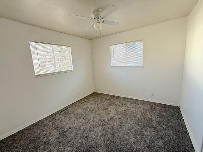 Building Photo - 4 Bedroom Home Near KU Med