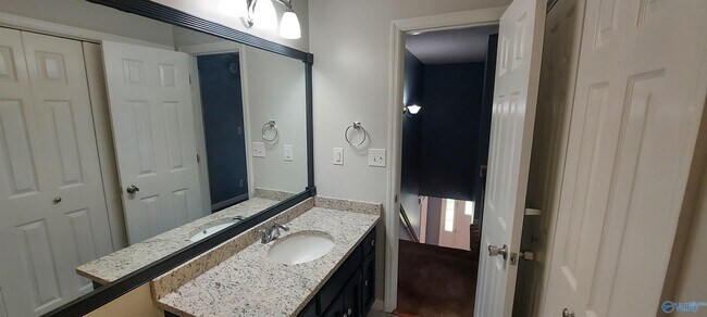 Building Photo - 13031 Camelot Dr SE