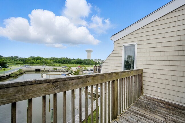 Building Photo - 100 Pinewood Rd