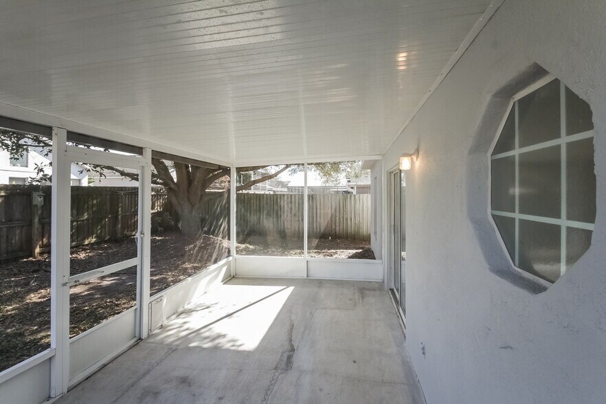 Building Photo - 12814 Lake Vista Dr
